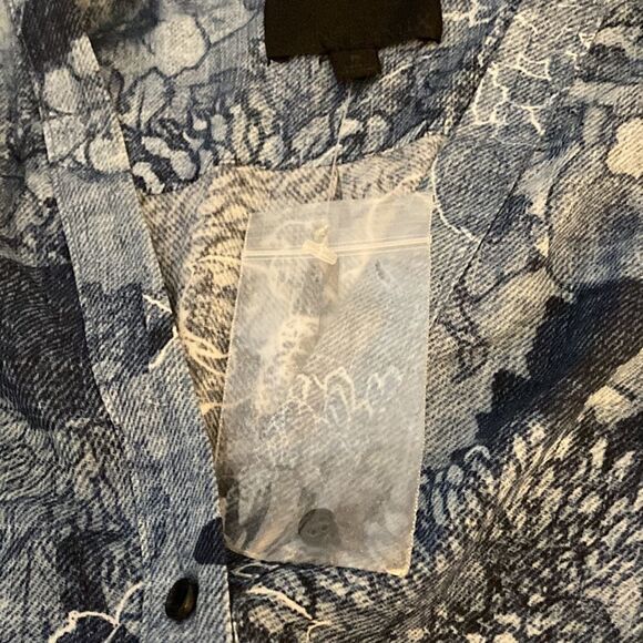 Intermix NWOT Long sleeve, V Neck Romper in Blue Floral. Size P (2-4). - Picture 8 of 8